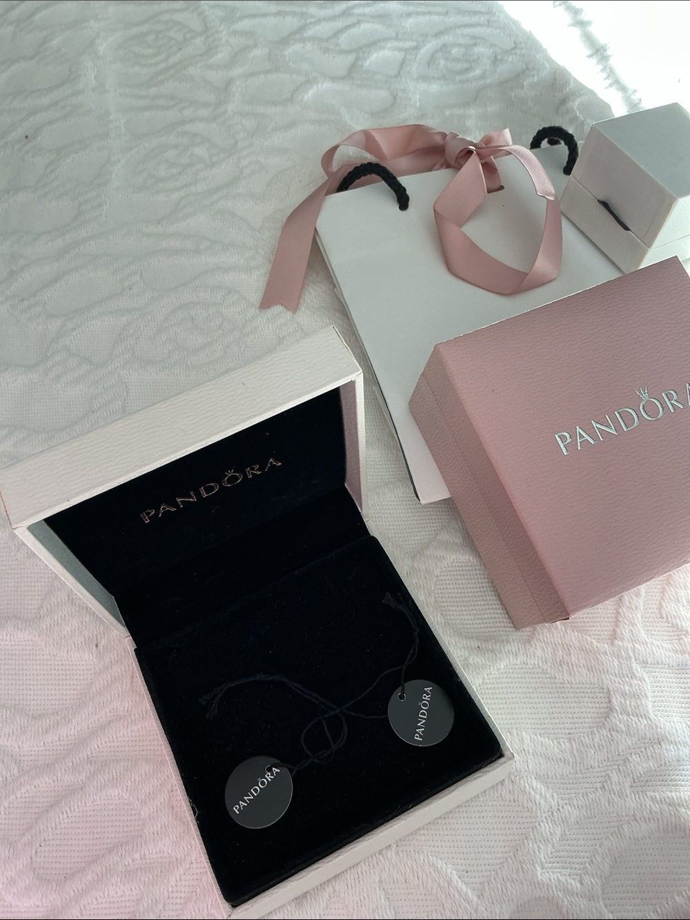 Pandora blush 1 pink 2 sm 1 lg white jewelry box and 2 white branded bags - Picture 5 of 5